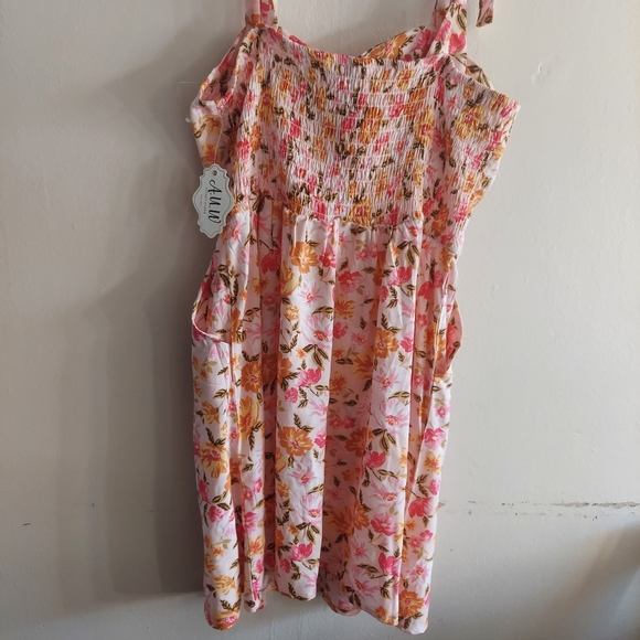 A U W  floral dress - Picture 7 of 9